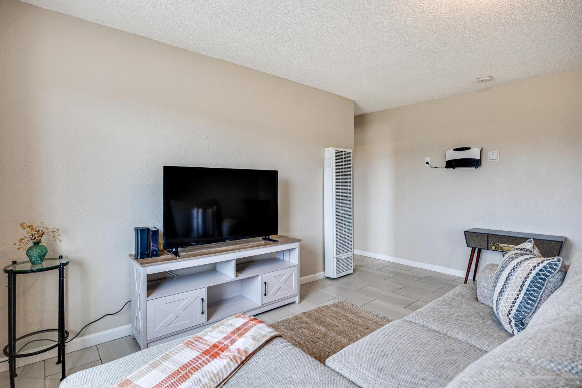 Convenient Joshua Tree Apartment - Walk To Town! المظهر الخارجي الصورة